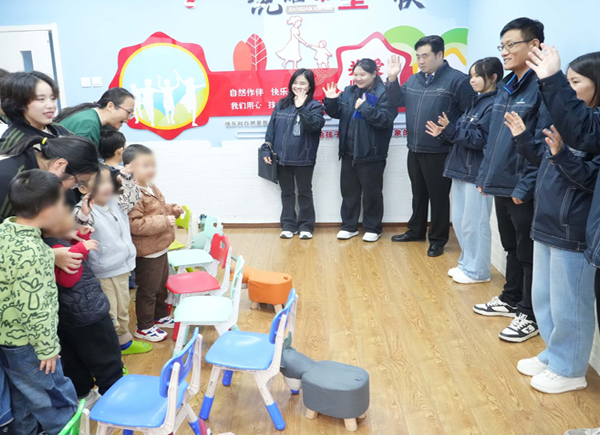 Volunteer Activity at Xi’an Integrated Child Service Center